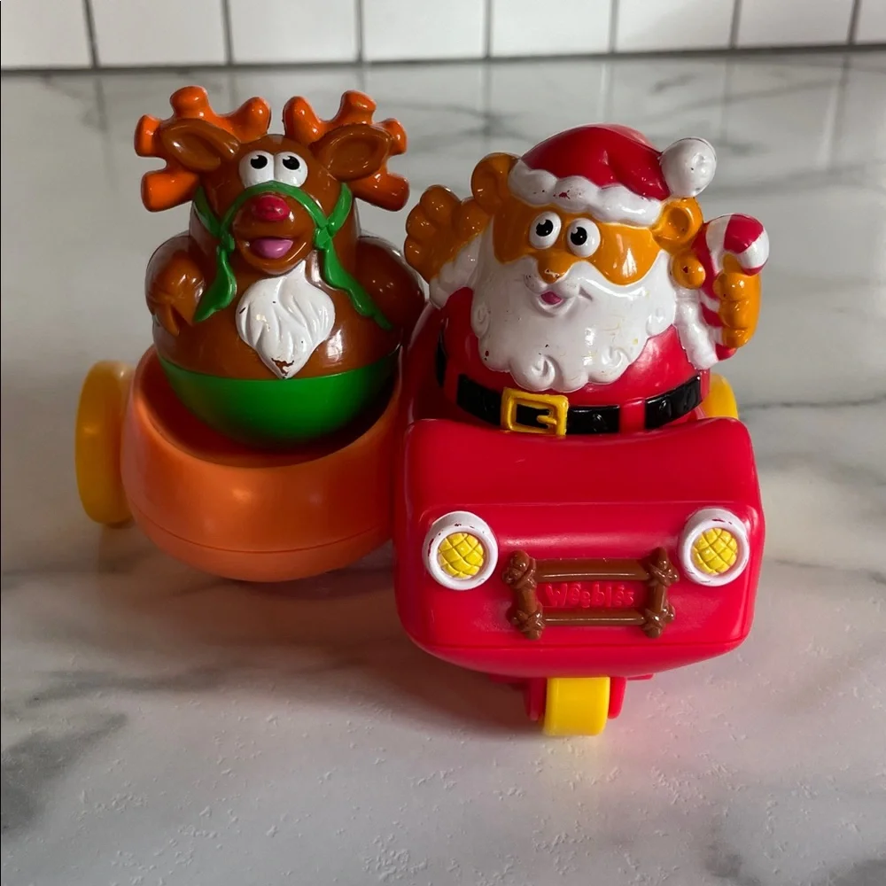 2005 Playskool Weebles Christmas Set - Santa, Reindeer and Go Cart